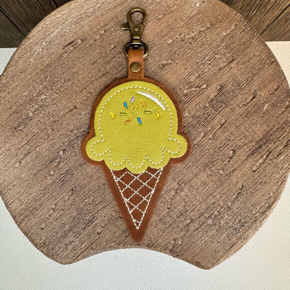 SUGAR SNAP PORTLAND Leather Ice Cream Scoop Purse Charm FAST SHIP PLG KEYCHAIN - Picture 1 of 4